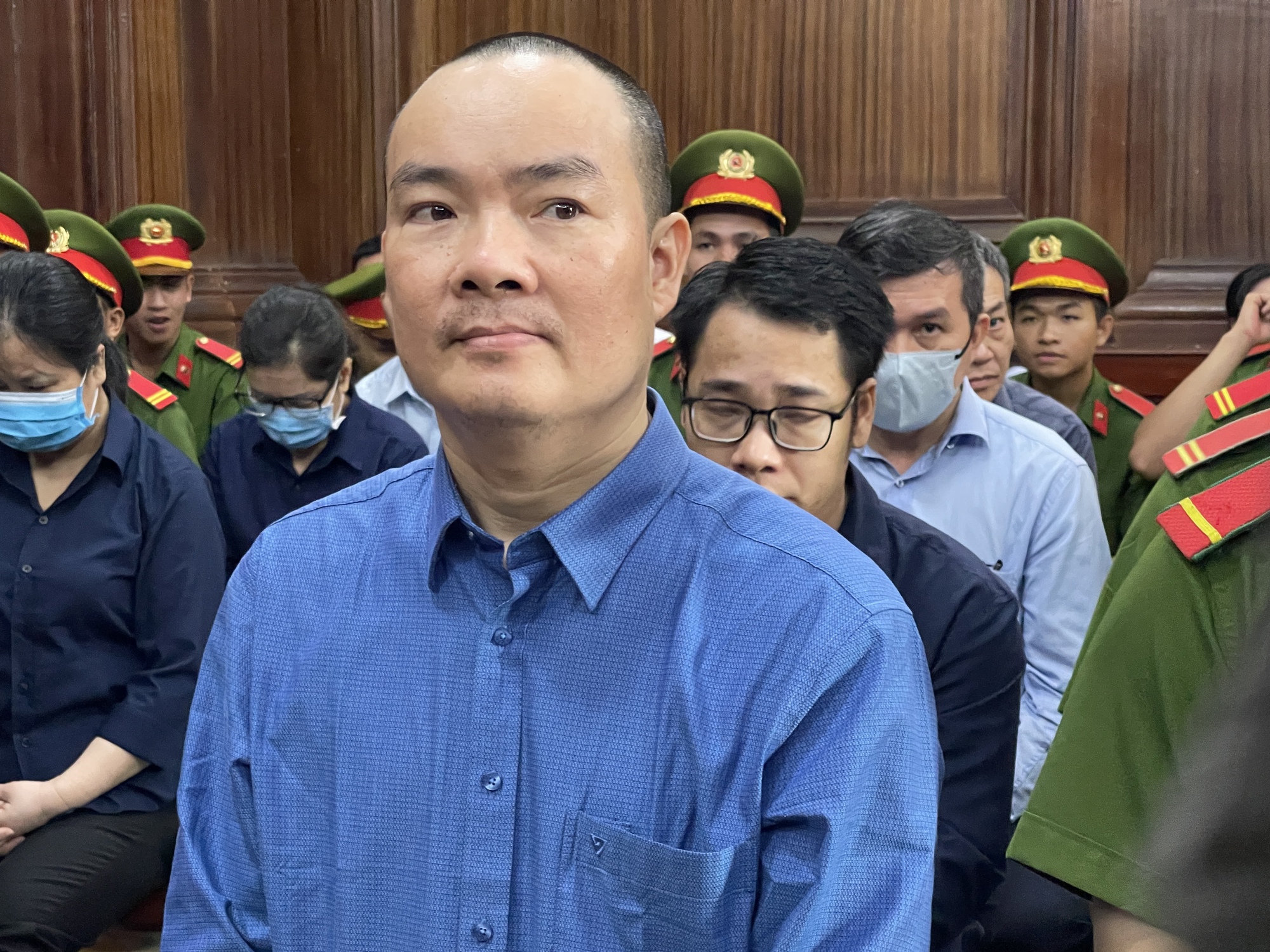 Li&ecirc;n quan sai phạm tại Trung t&acirc;m Dạy nghề L&aacute;i xe S&agrave;i G&ograve;n, 2 cựu l&atilde;nh đạo sở hầu to&agrave;- Ảnh 1.