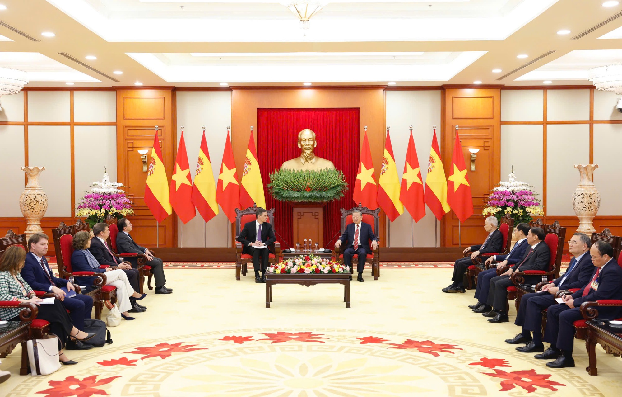 Gặp Tổng B&iacute; thư, Thủ tướng T&acirc;y Ban Nha nhấn mạnh mong muốn n&acirc;ng cấp quan hệ hai nước- Ảnh 4.