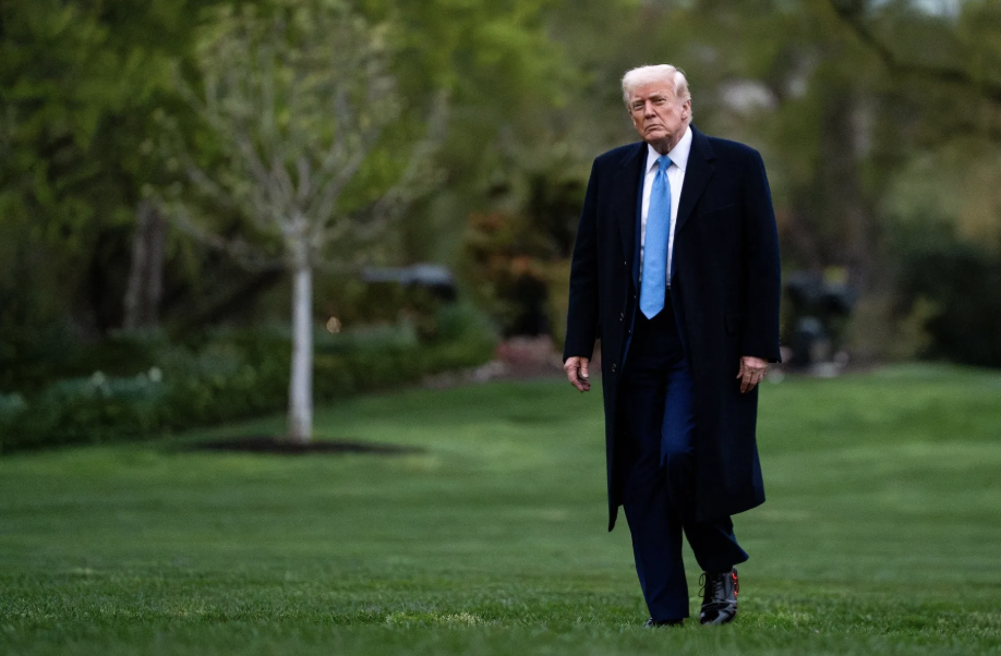 Tài sản của Tổng thống Donald Trump bốc hơi nửa tỉ USD vì đòn thuế đối ứng- Ảnh 1.