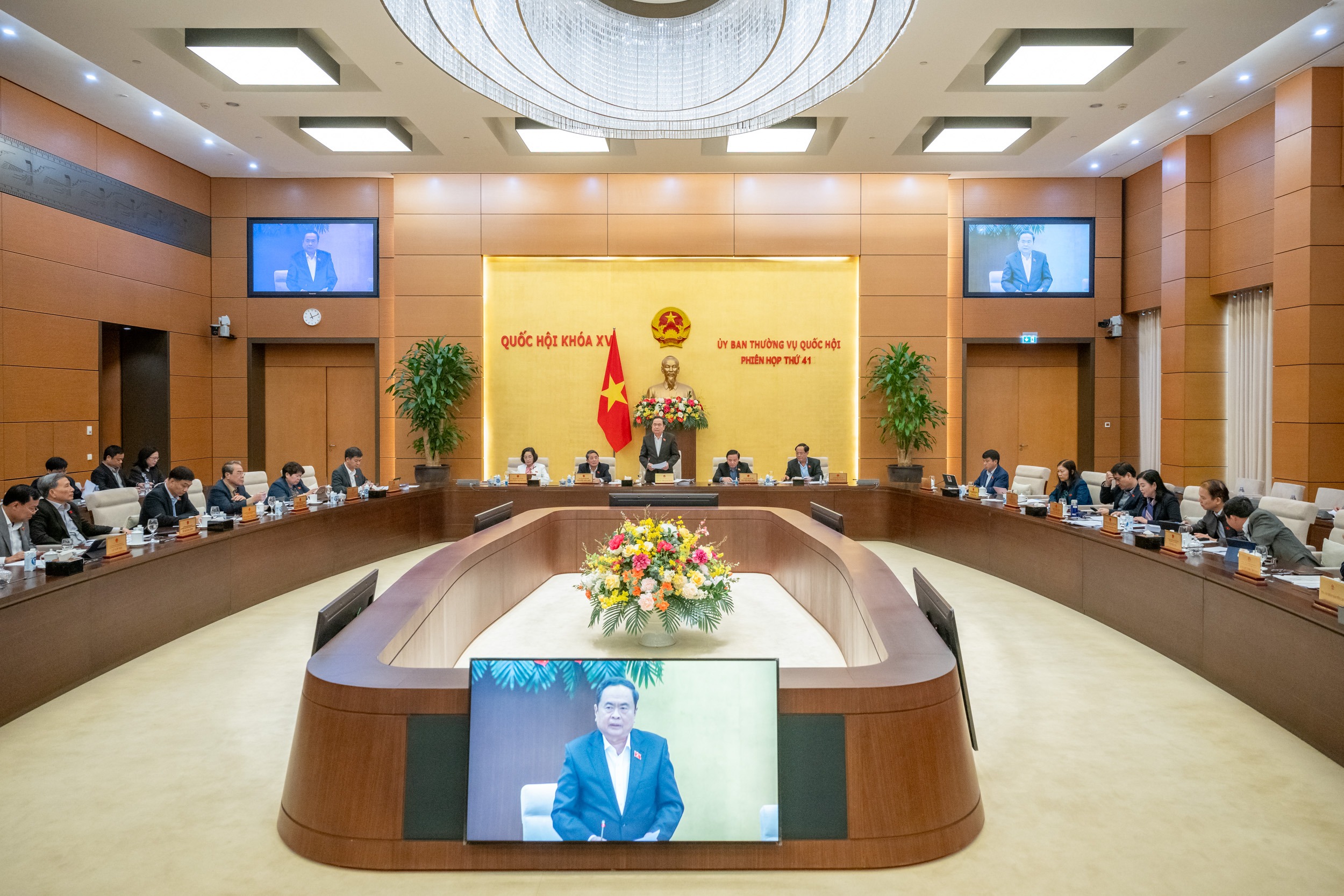 Ủy ban Thường vụ Quốc hội sẽ cho &yacute; kiến việc thực hiện cải c&aacute;ch tiền lương, điều chỉnh lương hưu- Ảnh 1.