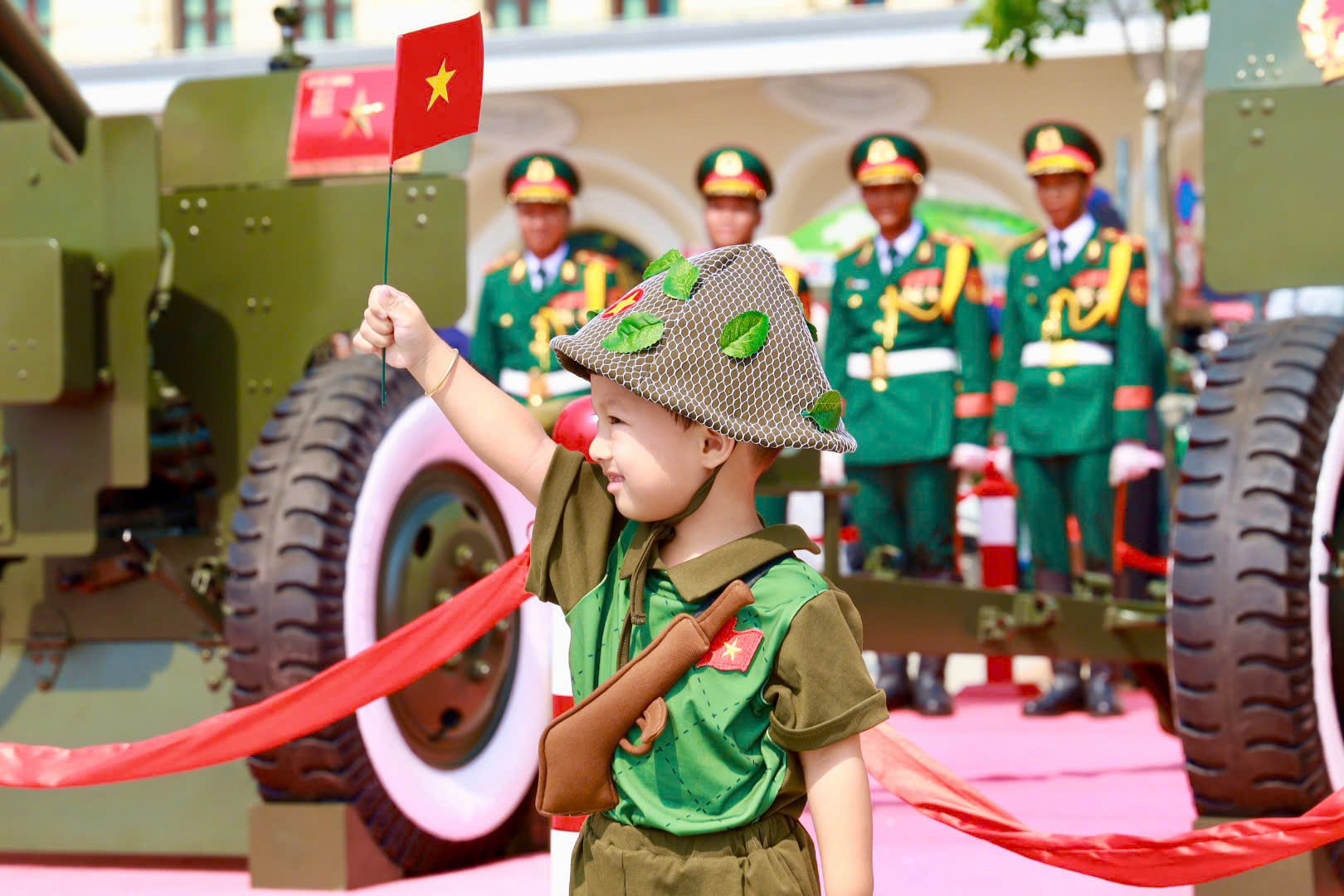 Cận cảnh luyện tập bắn đại b&aacute;c chuẩn bị ng&agrave;y lễ 30-4- Ảnh 15.