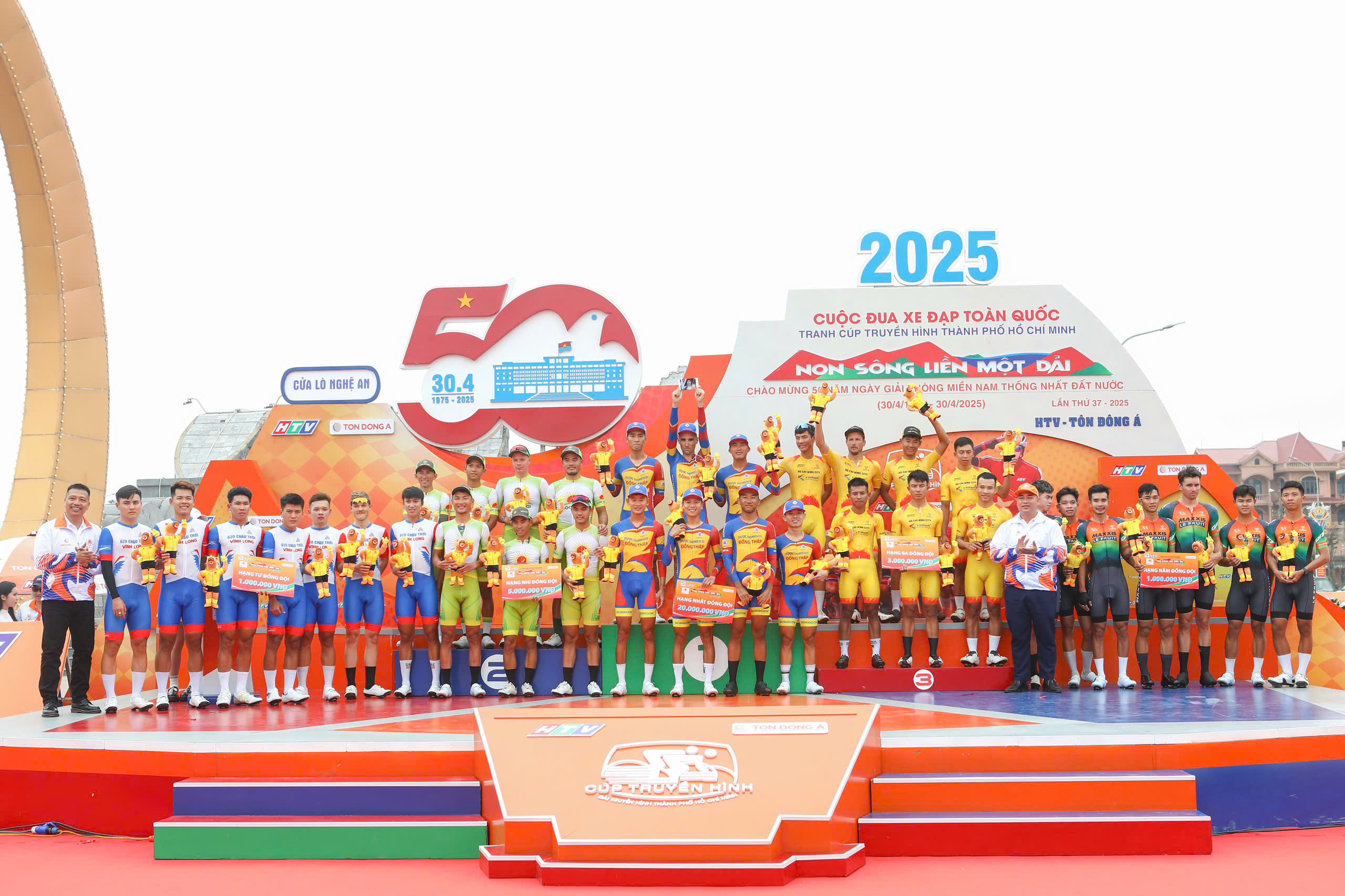 Cúp truyền hình HTV - Tôn Đông Á 2025: Dược Domesco Đồng Tháp thắng chặng đua đồng đội- Ảnh 4.