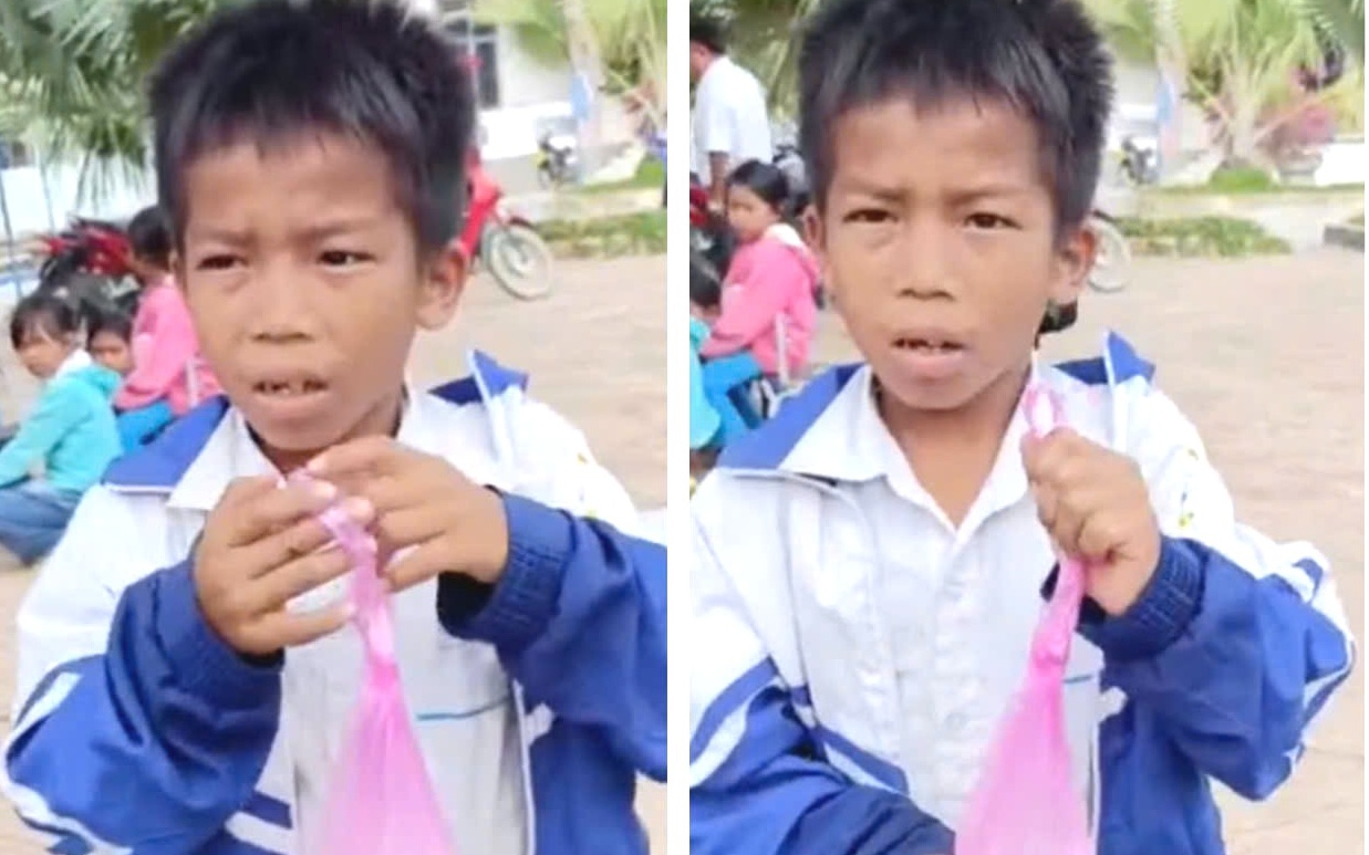 Clip: Xúc động học sinh gạ "bán gạo" cho thầy giáo để mua bút