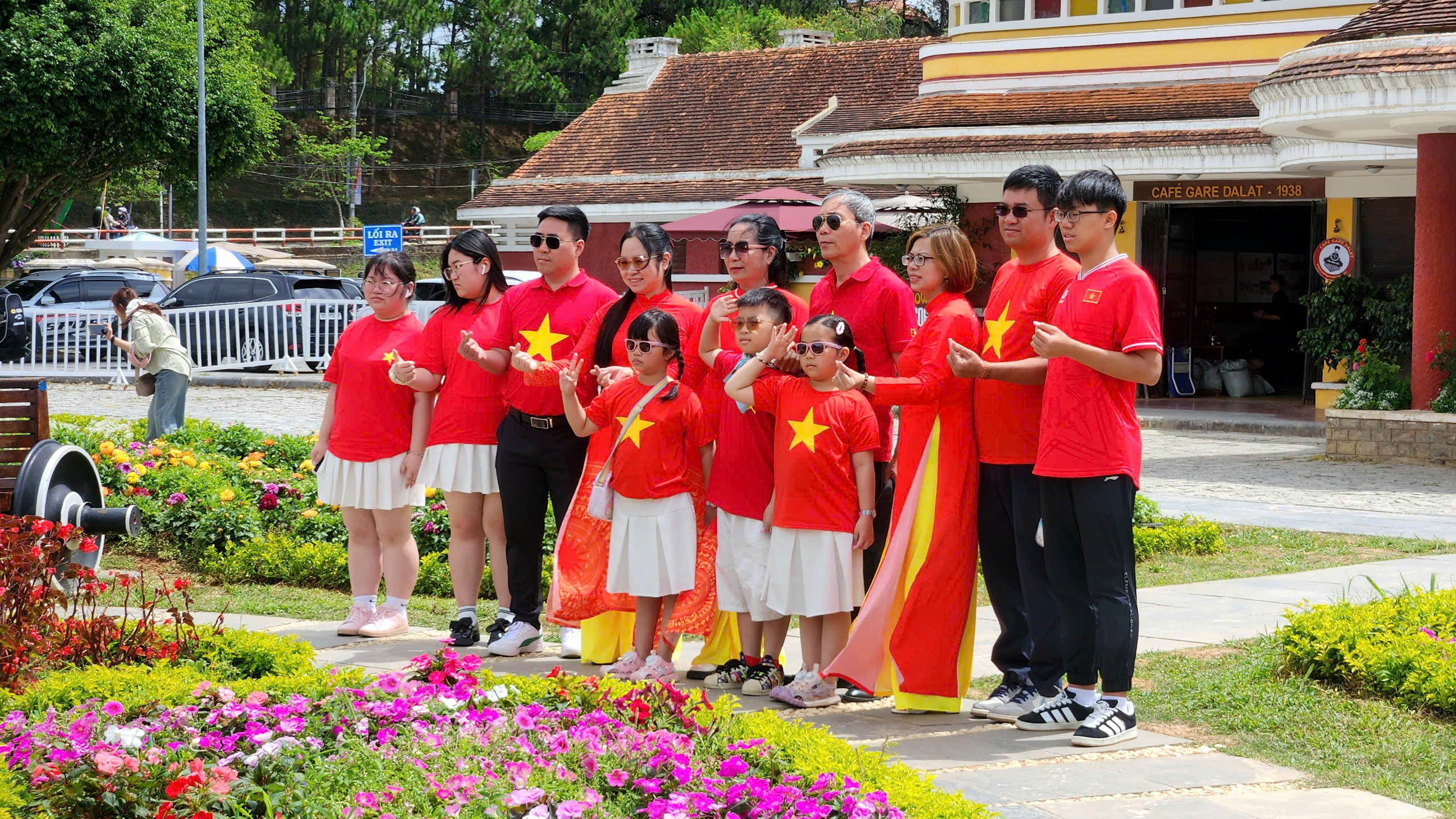 Du lịch bùng nổ dịp lễ 30-4- Ảnh 2.