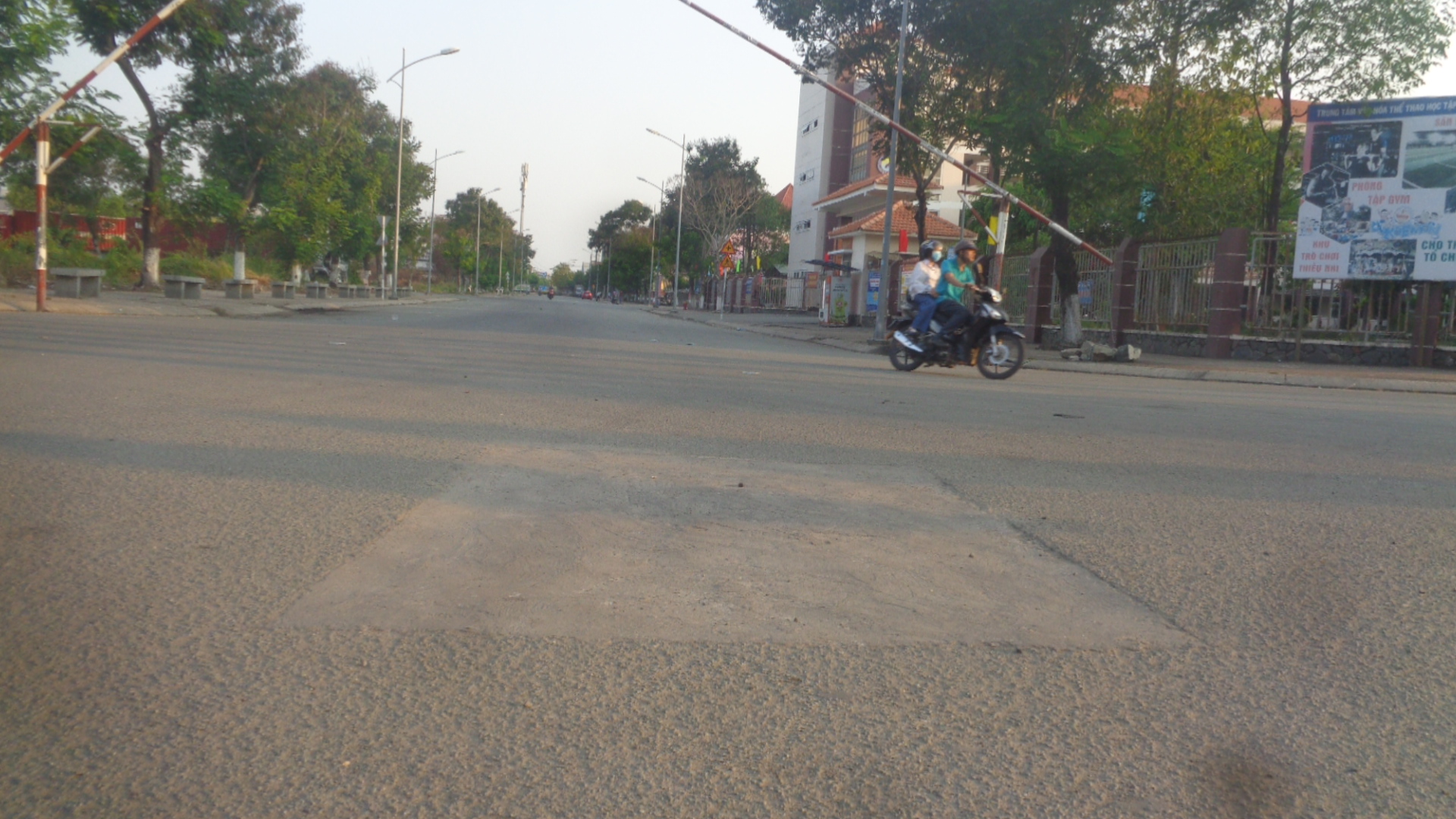 Trám hố ga nguy hiểm- Ảnh 1.