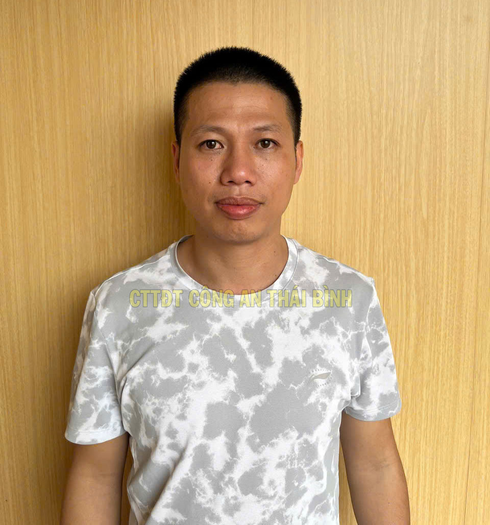 Bắt khẩn cấp tài xế xe bán tải dùng gậy bóng chày đánh người sau va chạm giao thông- Ảnh 1.