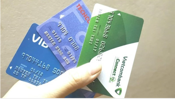 Nhiều ng&acirc;n h&agrave;ng th&ocirc;ng b&aacute;o thời điểm ngừng giao dịch thẻ từ ATM - Ảnh 1.