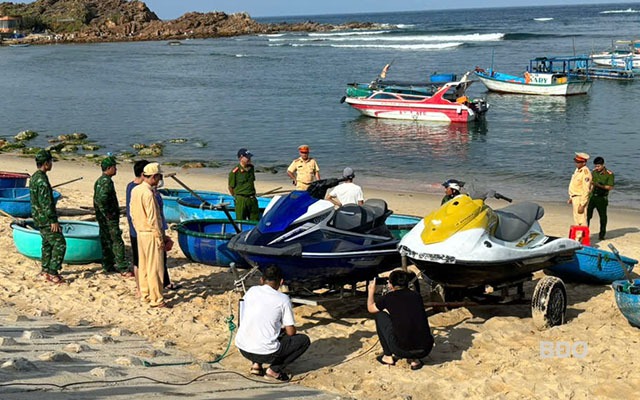 Mô tô nước mất lái, 1 cháu nhỏ tử vong, 3 người bị thương