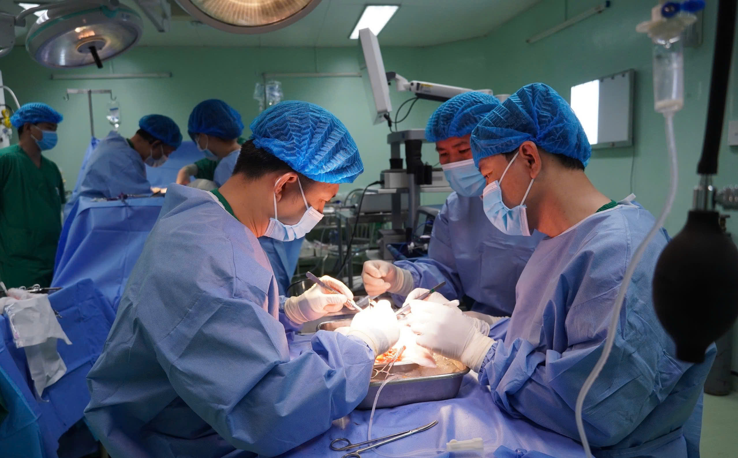 Một bệnh viện ở miền T&acirc;y thực hiện th&agrave;nh c&ocirc;ng 10 ca gh&eacute;p thận - Ảnh 3.