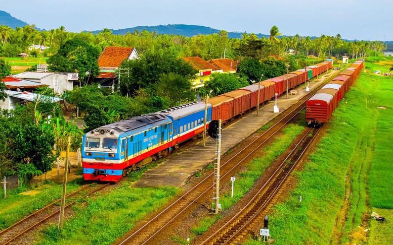 Thủ tướng yêu cầu khởi công dự án đường sắt Lào Cai - Hà Nội - Hải Phòng trong năm 2025