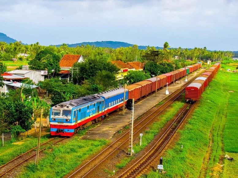 Thủ tướng y&ecirc;u cầu khởi c&ocirc;ng dự &aacute;n đường sắt L&agrave;o Cai - H&agrave; Nội - Hải Ph&ograve;ng trong năm 2025- Ảnh 1.