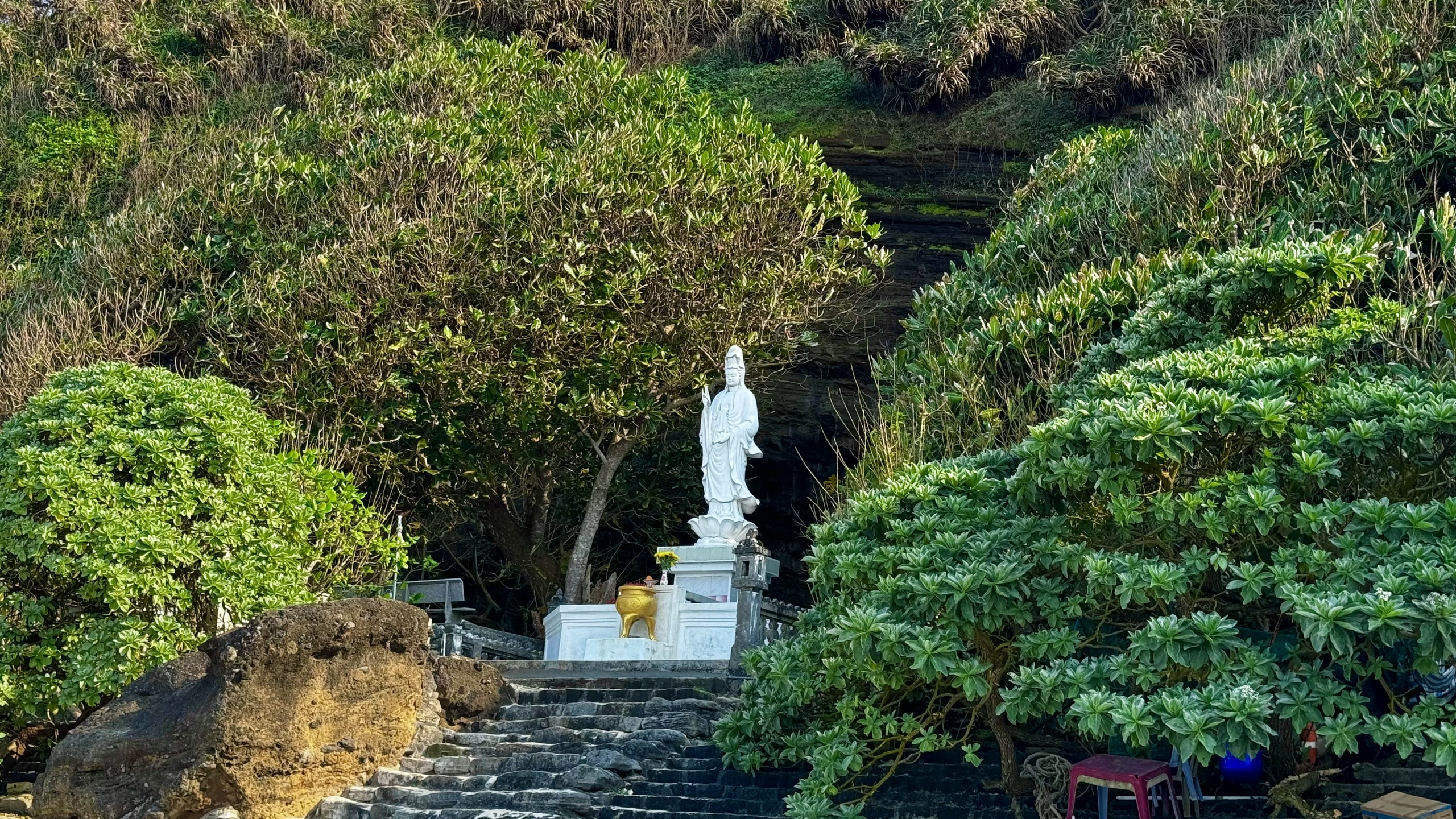 Chi&ecirc;m b&aacute;i ng&ocirc;i ch&ugrave;a kh&ocirc;ng sư trong hang đ&aacute; triệu năm ở L&yacute; Sơn- Ảnh 5.