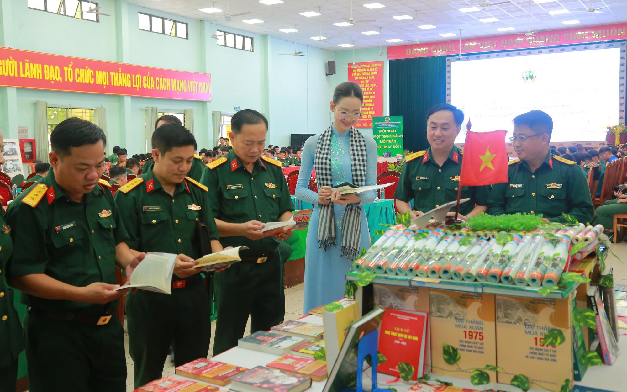 Văn hóa đọc giúp bộ đội mở rộng tầm nhìn, xây dựng bản lĩnh kiên cường