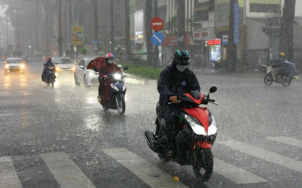 Sáng nay TP HCM có mưa to, thời tiết trong ngày diễn biến ra sao?