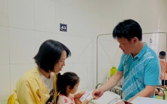 16 trẻ nhập viện cấp cứu sau buổi ăn trưa tại trường
