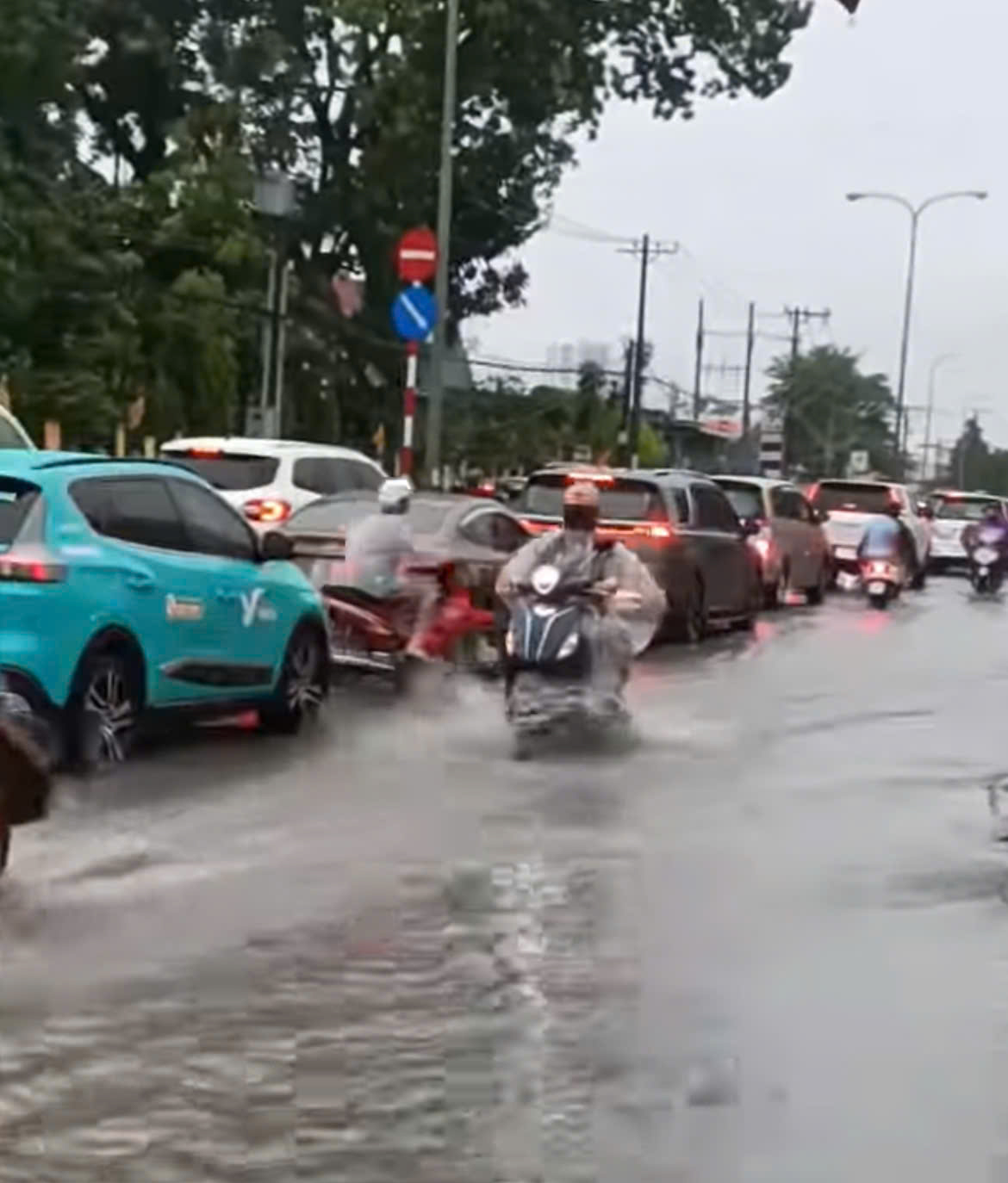 Hình ảnh ngập, kẹt kinh hoàng ở Bình Dương, Đồng Nai sáng 10-5- Ảnh 11.