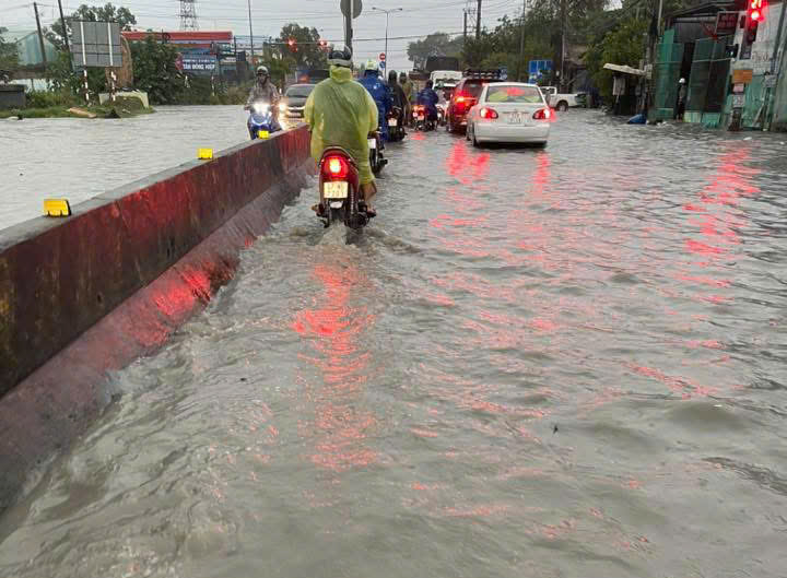 Hình ảnh ngập, kẹt kinh hoàng ở Bình Dương, Đồng Nai sáng 10-5- Ảnh 12.