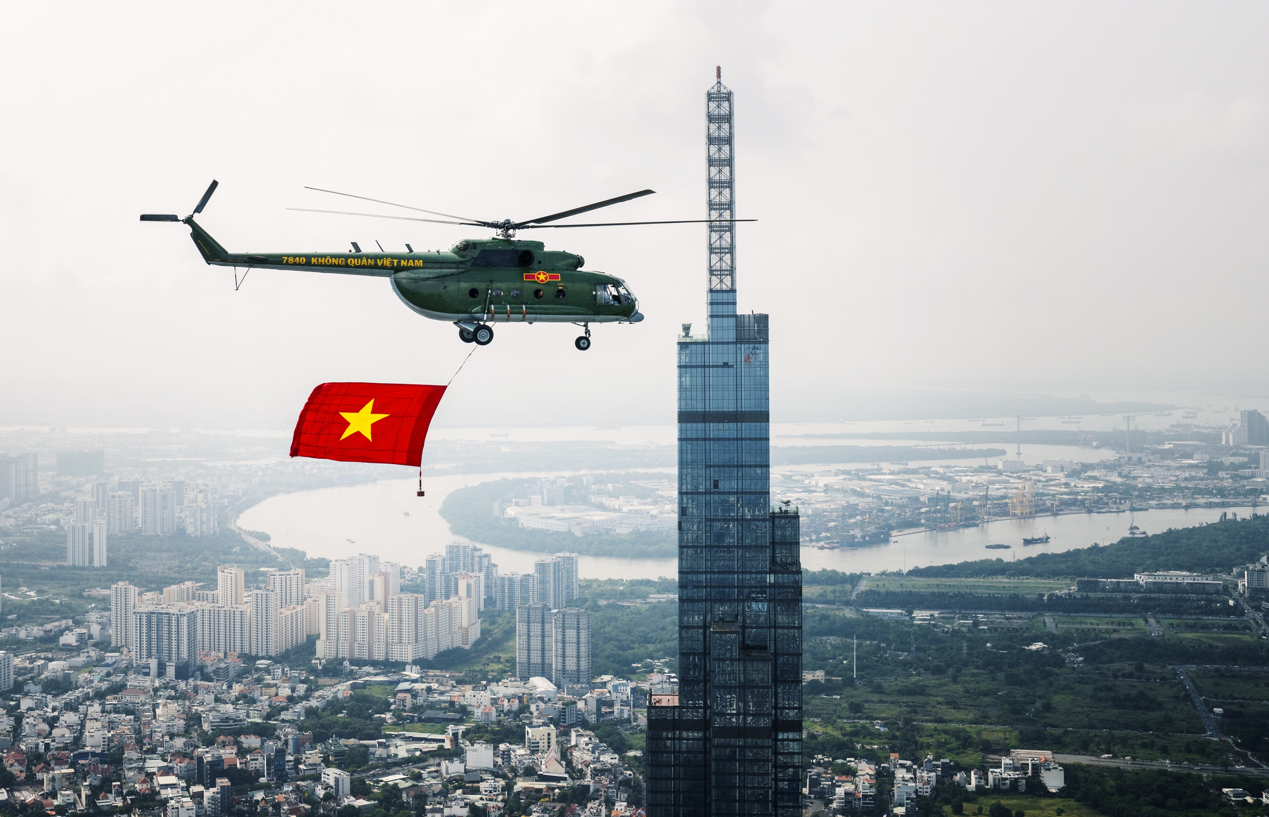 50 năm thống nhất - l&aacute; cờ bay tr&ecirc;n TP HCM  - Ảnh 4.
