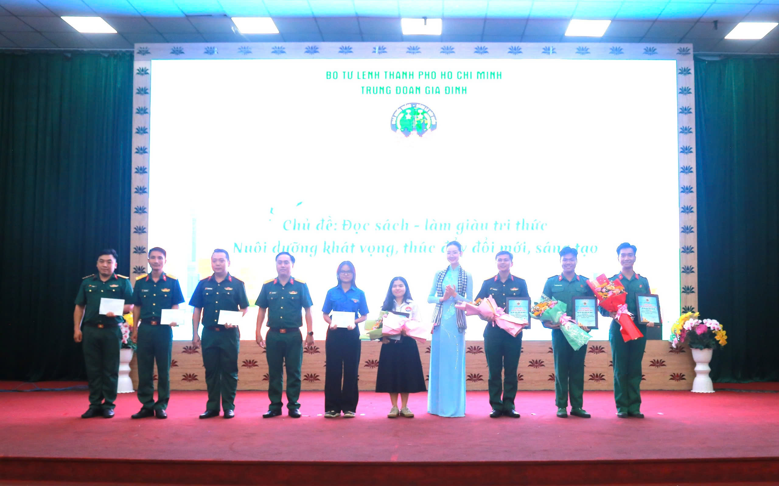 Văn h&oacute;a đọc gi&uacute;p bộ đội mở rộng tầm nh&igrave;n, x&acirc;y dựng bản lĩnh ki&ecirc;n cường - Ảnh 10.