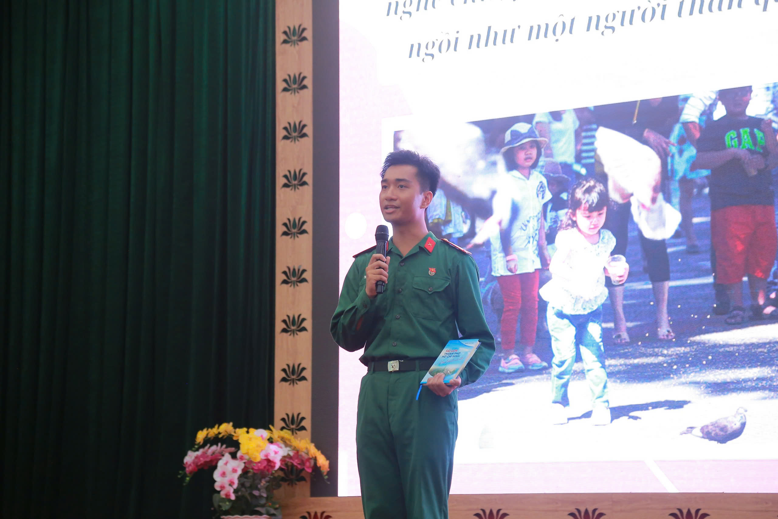 Văn h&oacute;a đọc gi&uacute;p bộ đội mở rộng tầm nh&igrave;n, x&acirc;y dựng bản lĩnh ki&ecirc;n cường - Ảnh 9.