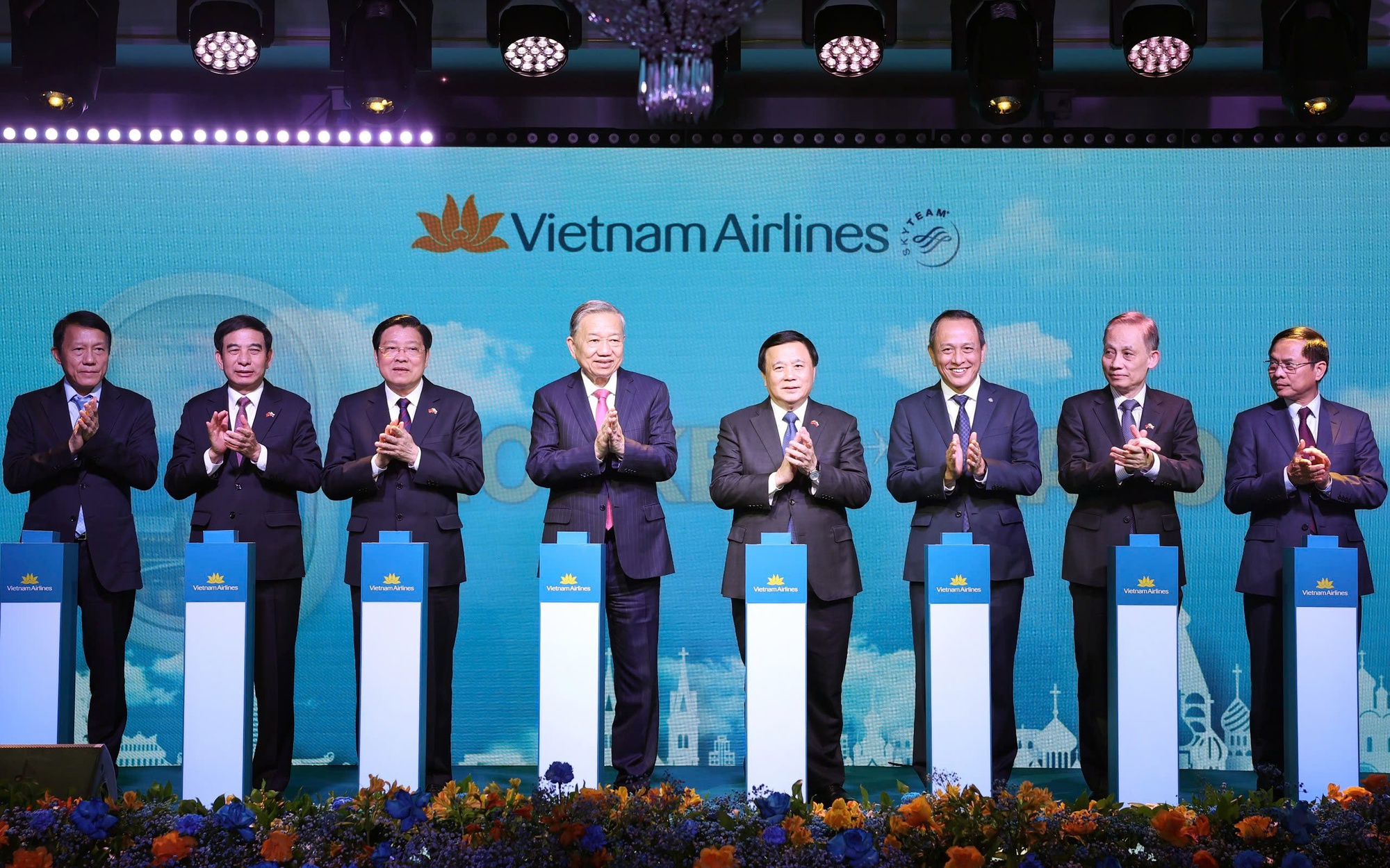 Tổng Bí thư Tô Lâm chứng kiến Vietnam Airlines công bố đường bay thẳng Hà Nội - Moscow