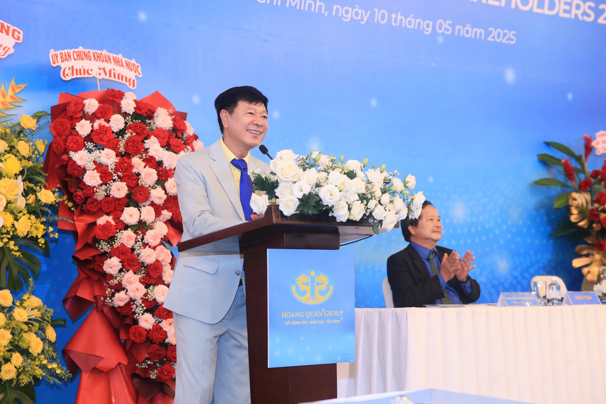 Chủ tịch địa ốc Hoàng Quân: "Tôi thương cổ đông mà cũng là thương tôi..."- Ảnh 1.