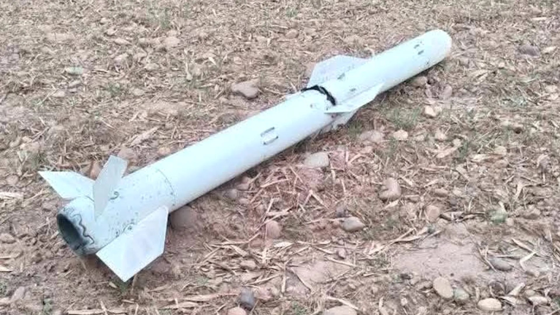  H&agrave;ng loạt m&aacute;y bay chiến đấu Ấn Độ v&agrave; Pakistan "đụng độ" tr&ecirc;n bầu trời - Ảnh 1.