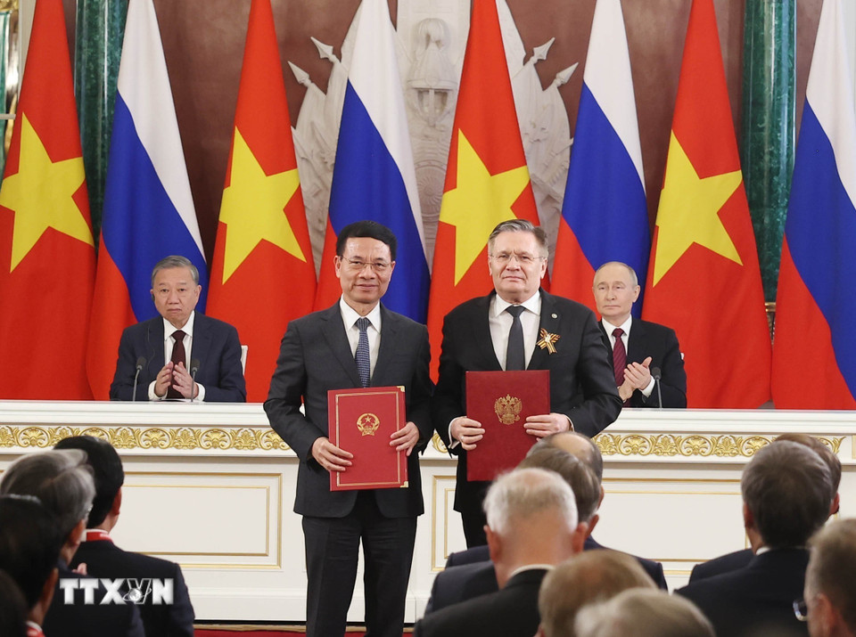 Tổng B&iacute; thư T&ocirc; L&acirc;m v&agrave; Tổng thống Vladimir Putin chứng kiến k&yacute; nhiều văn kiện hợp t&aacute;c - Ảnh 2.