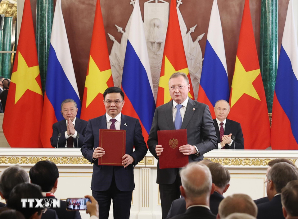 Tổng B&iacute; thư T&ocirc; L&acirc;m v&agrave; Tổng thống Vladimir Putin chứng kiến k&yacute; nhiều văn kiện hợp t&aacute;c - Ảnh 3.