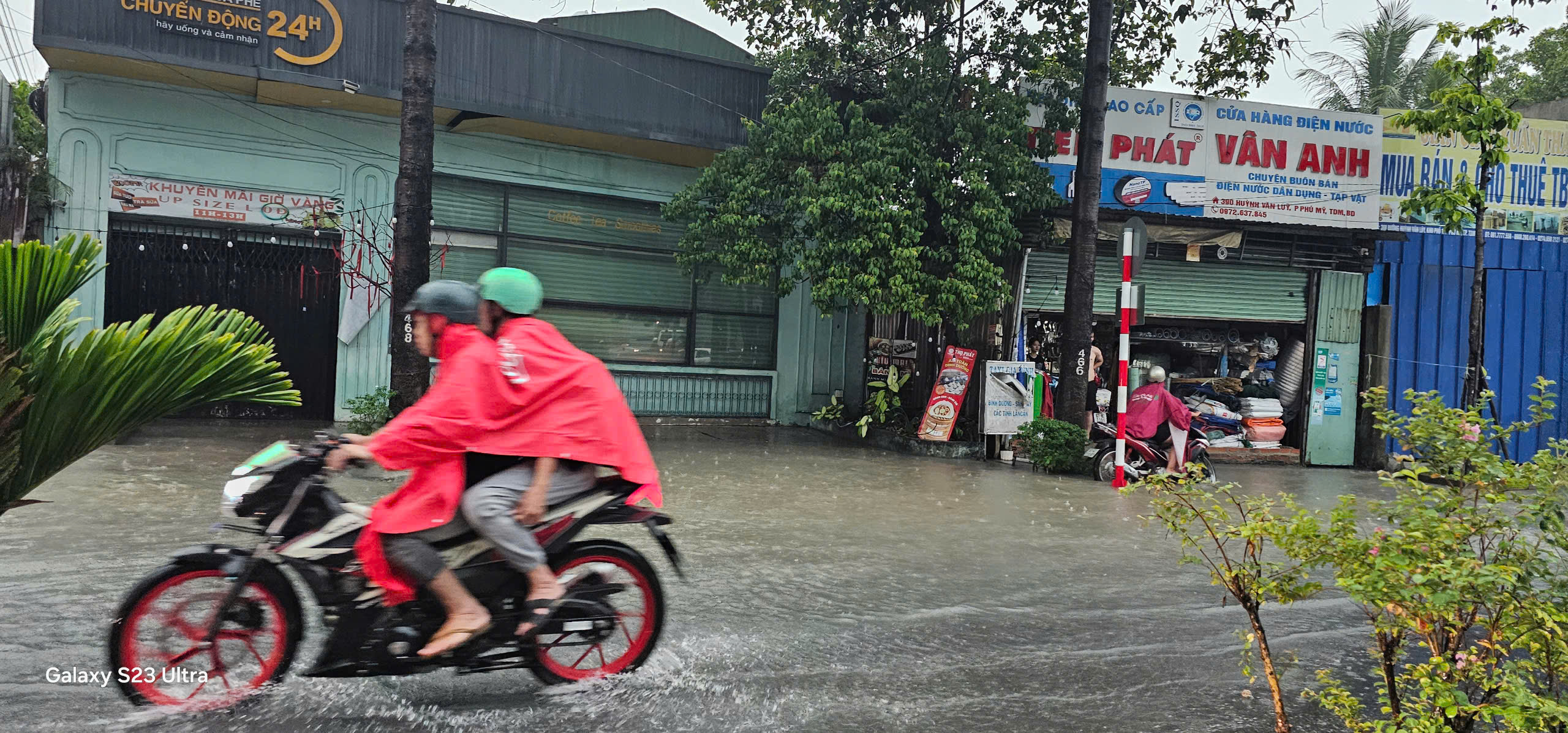 Hình ảnh ngập, kẹt kinh hoàng ở Bình Dương, Đồng Nai sáng 10-5- Ảnh 7.