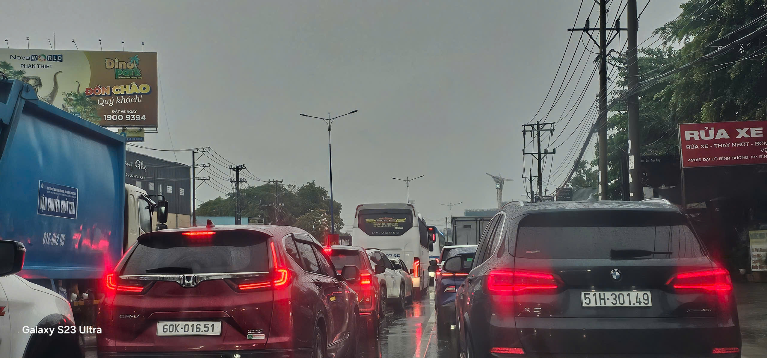 Hình ảnh ngập, kẹt kinh hoàng ở Bình Dương, Đồng Nai sáng 10-5- Ảnh 10.