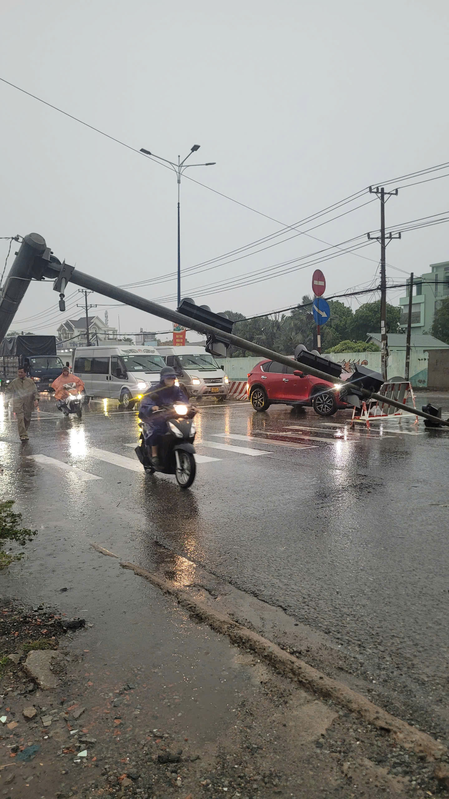 Hình ảnh ngập, kẹt kinh hoàng ở Bình Dương, Đồng Nai sáng 10-5- Ảnh 9.