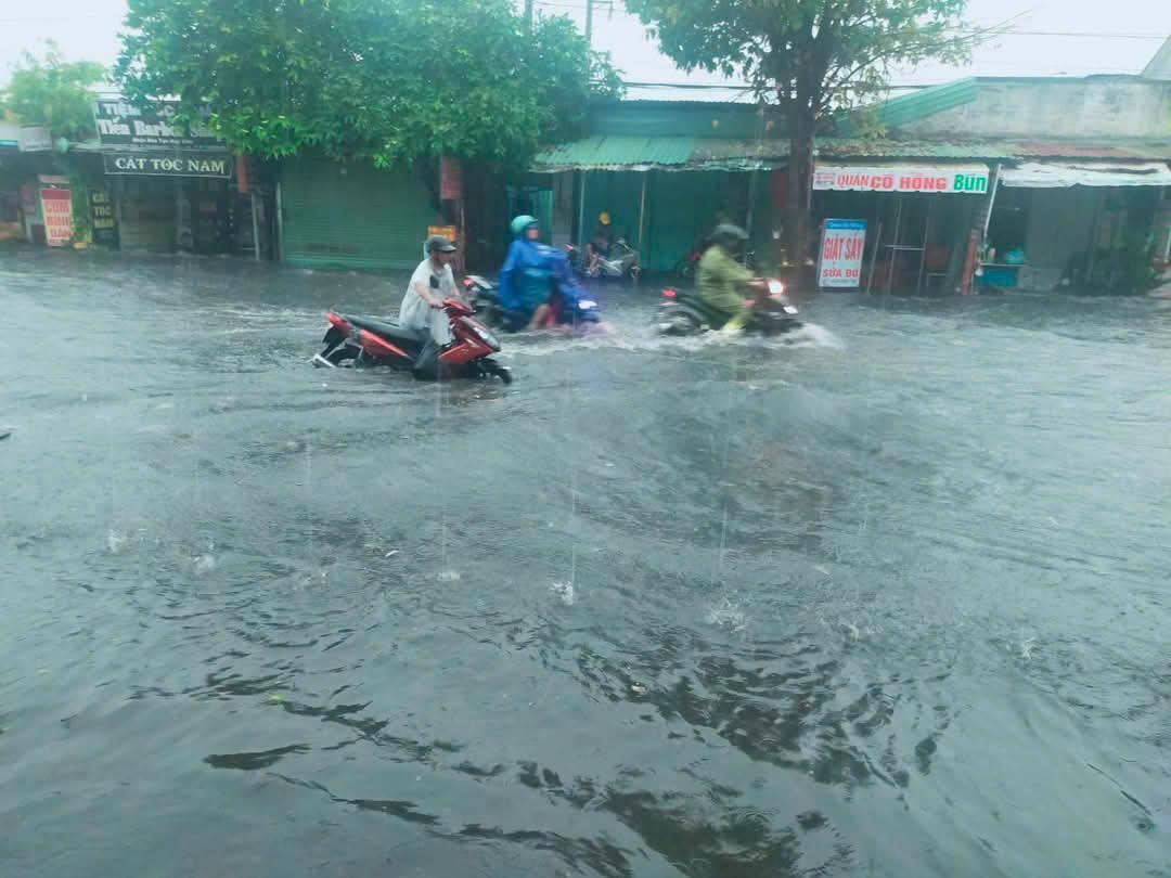 Hình ảnh ngập, kẹt kinh hoàng ở Bình Dương, Đồng Nai sáng 10-5- Ảnh 1.