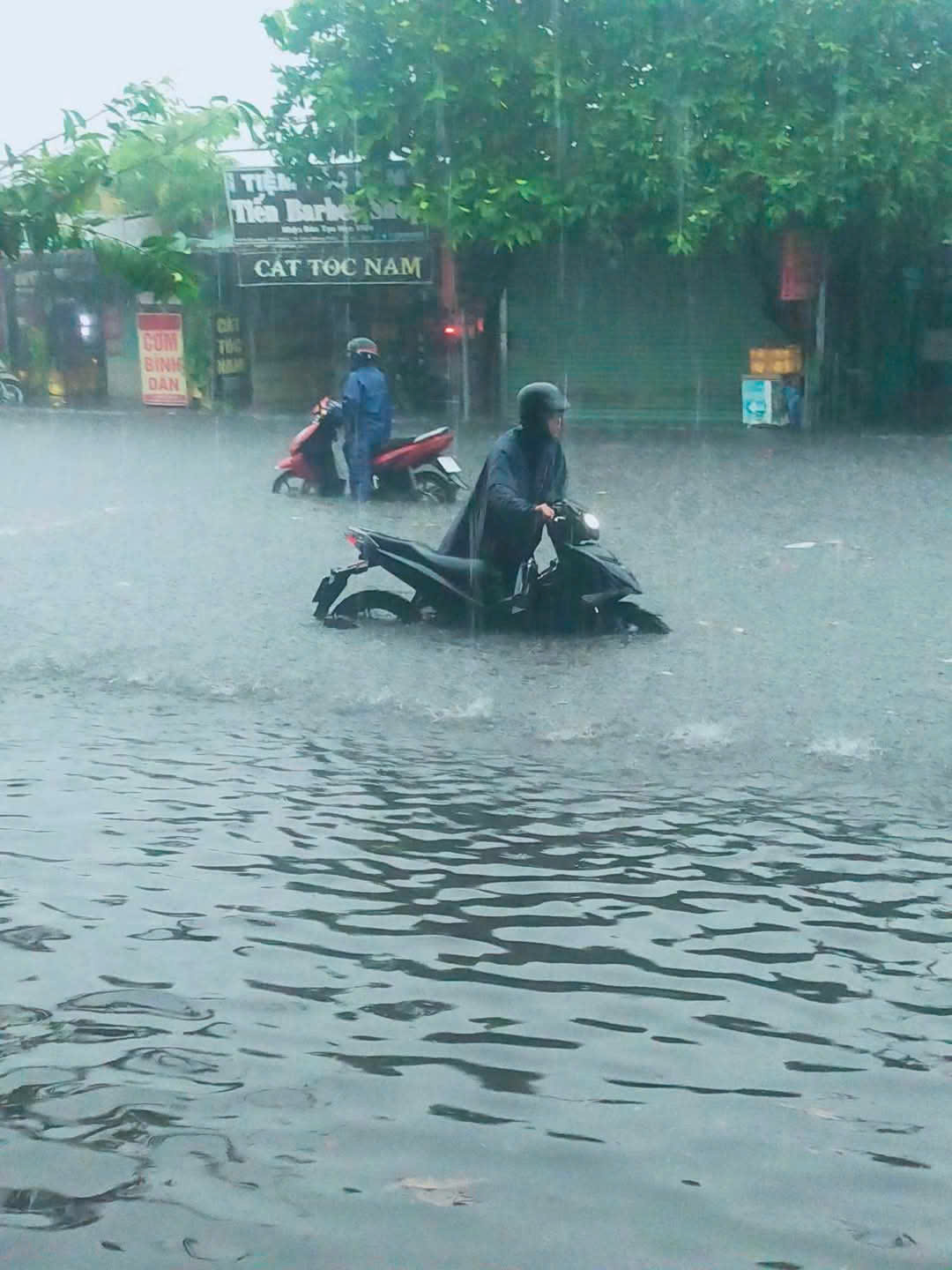 Hình ảnh ngập, kẹt kinh hoàng ở Bình Dương, Đồng Nai sáng 10-5- Ảnh 5.
