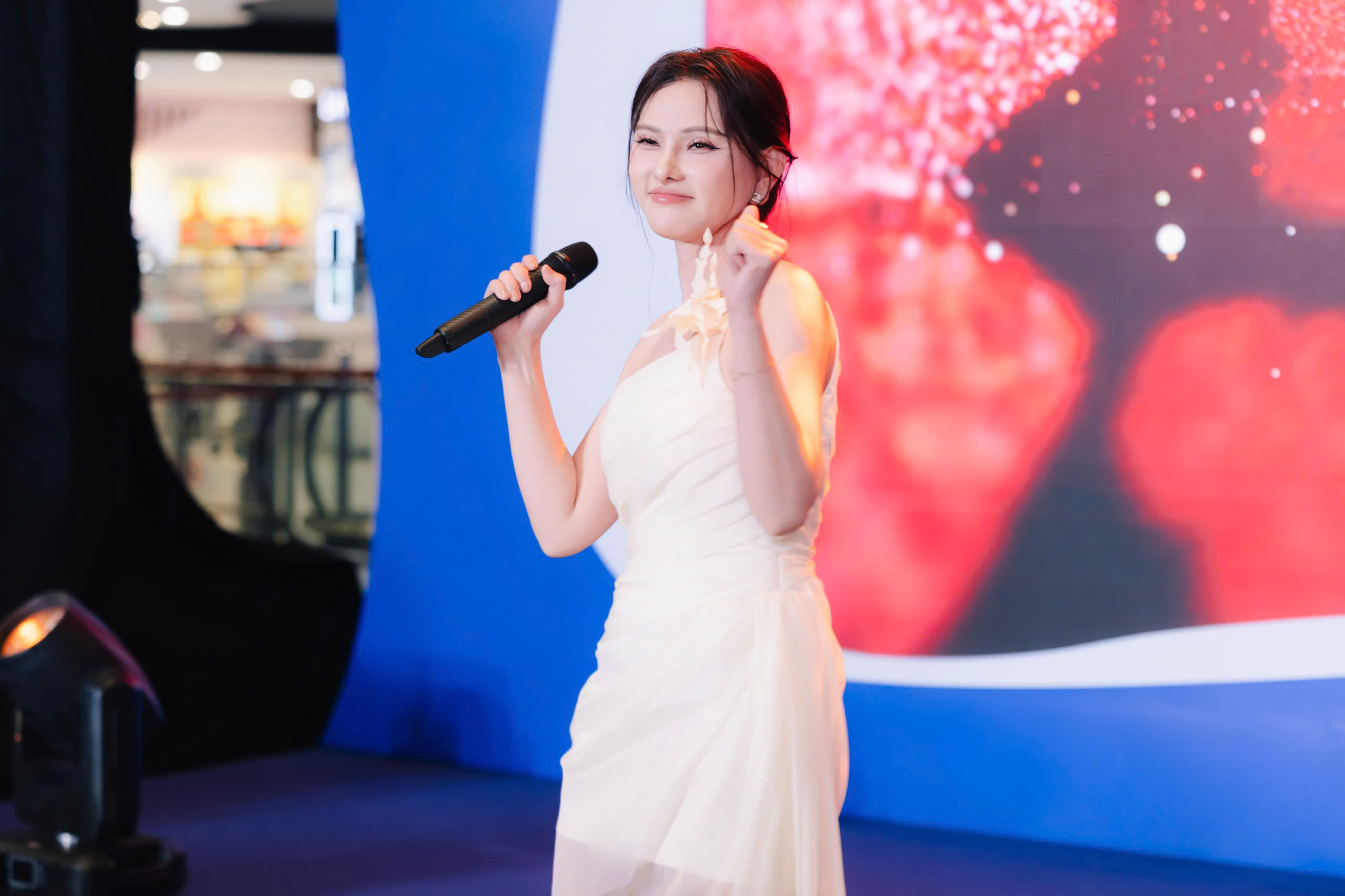 Nhan sắc Thu Thủy sau hai lần sinh con   - Ảnh 1.