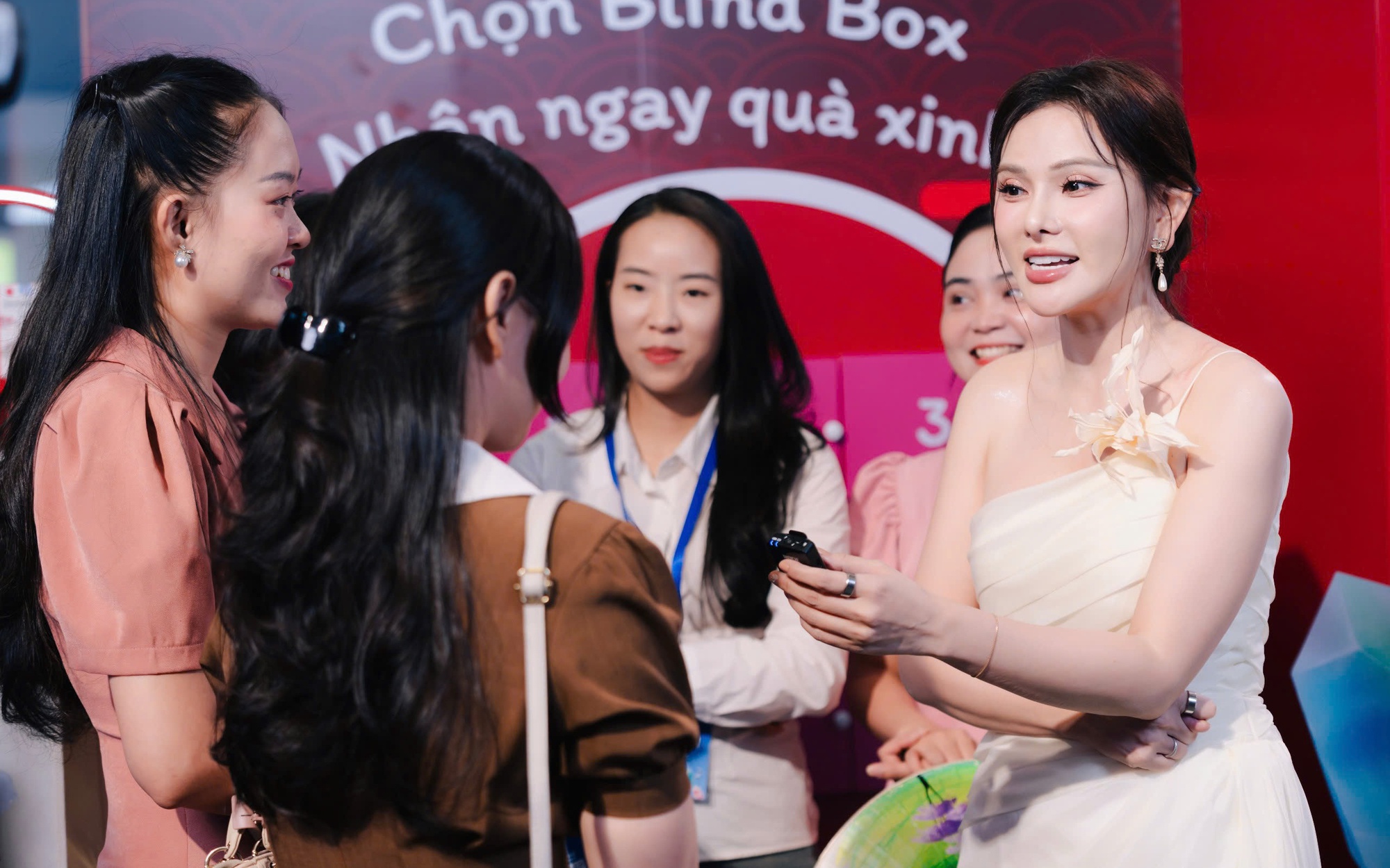 Nhan sắc Thu Thủy sau hai lần sinh con