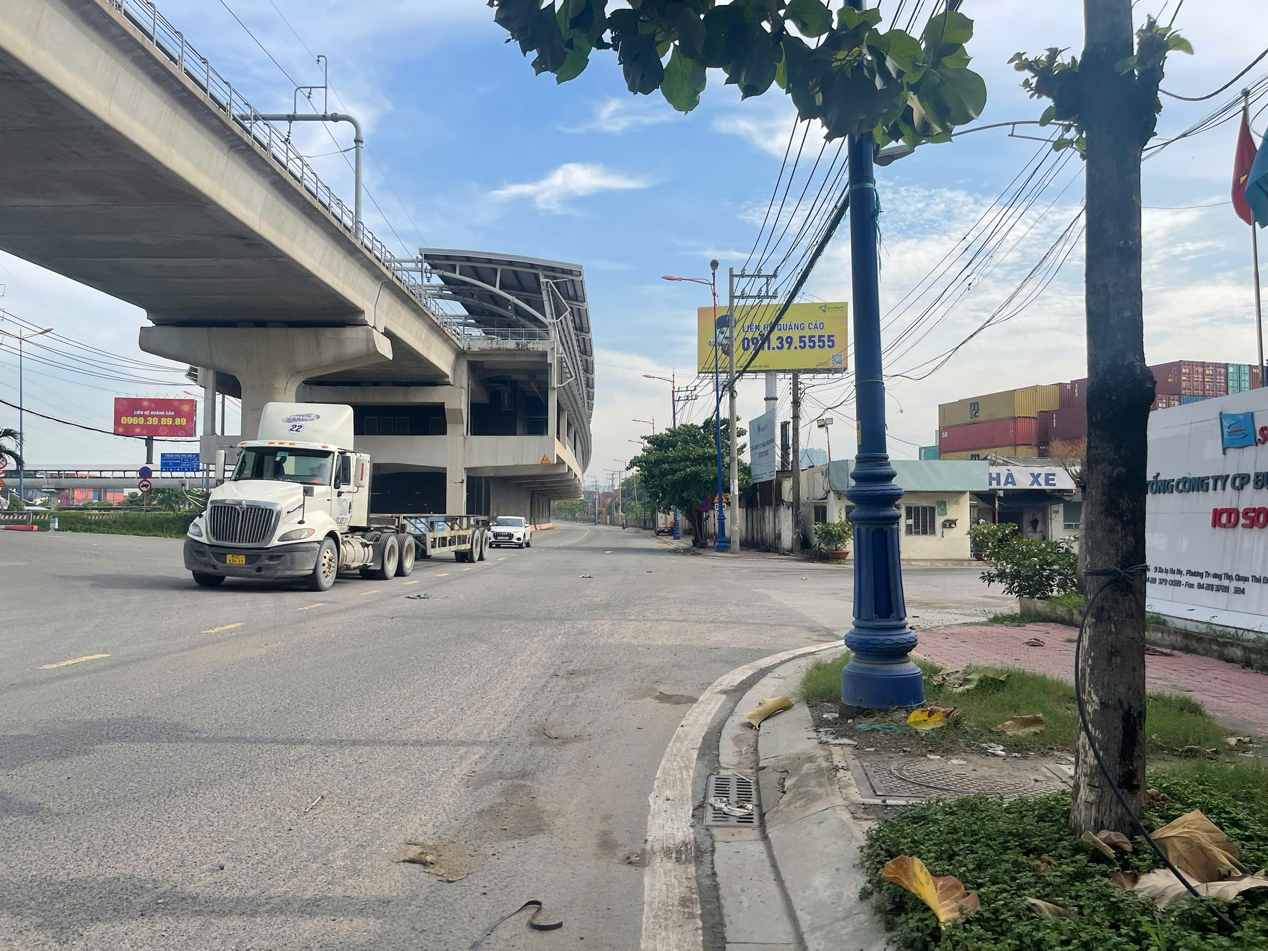 Phát hiện người đàn ông tử vong trên đường ở TP Thủ Đức - Ảnh 1.