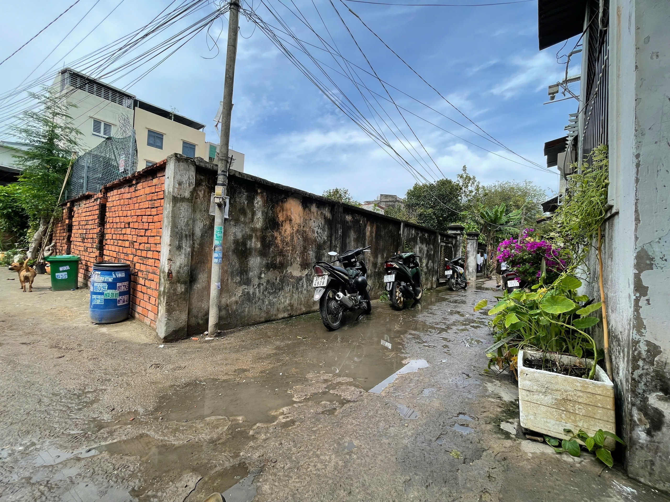 C&ocirc;ng an TP HCM phong toả, điều tra vụ 3 người thương vong ở Thủ Đức - Ảnh 1.