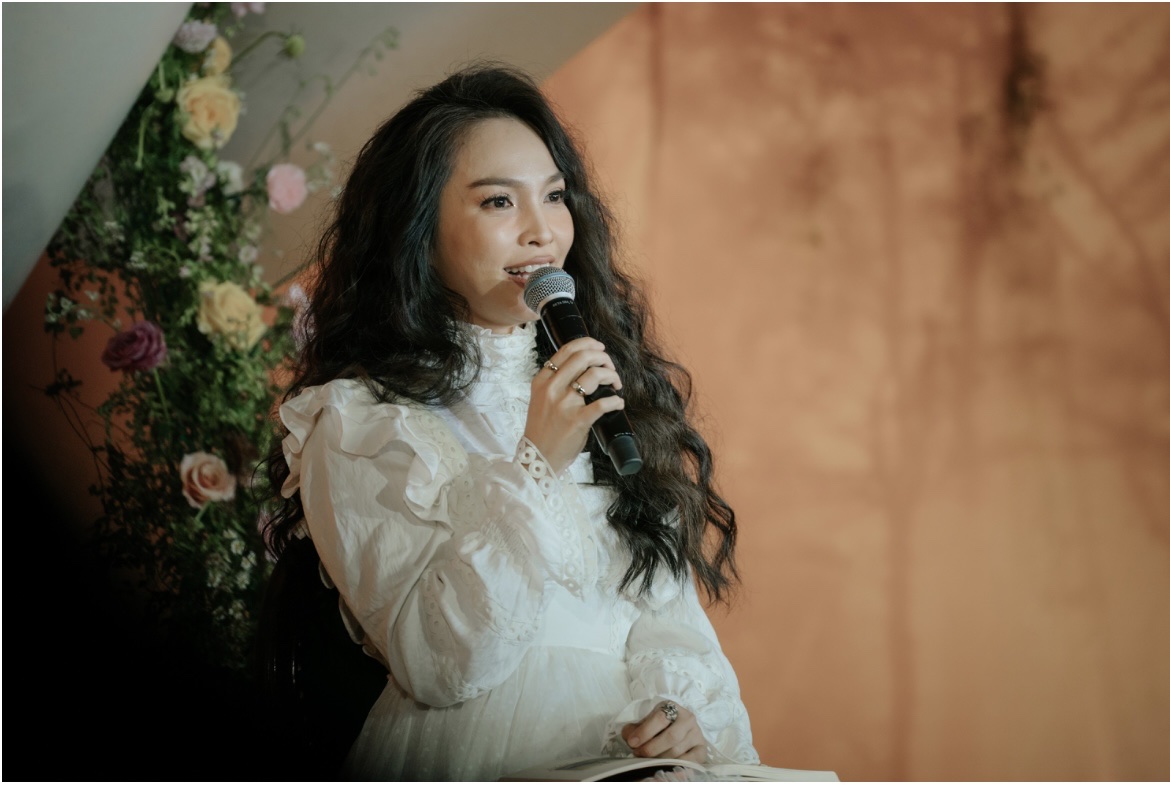 Hiền Thục viết gì trong sách của mình?
- Ảnh 2.