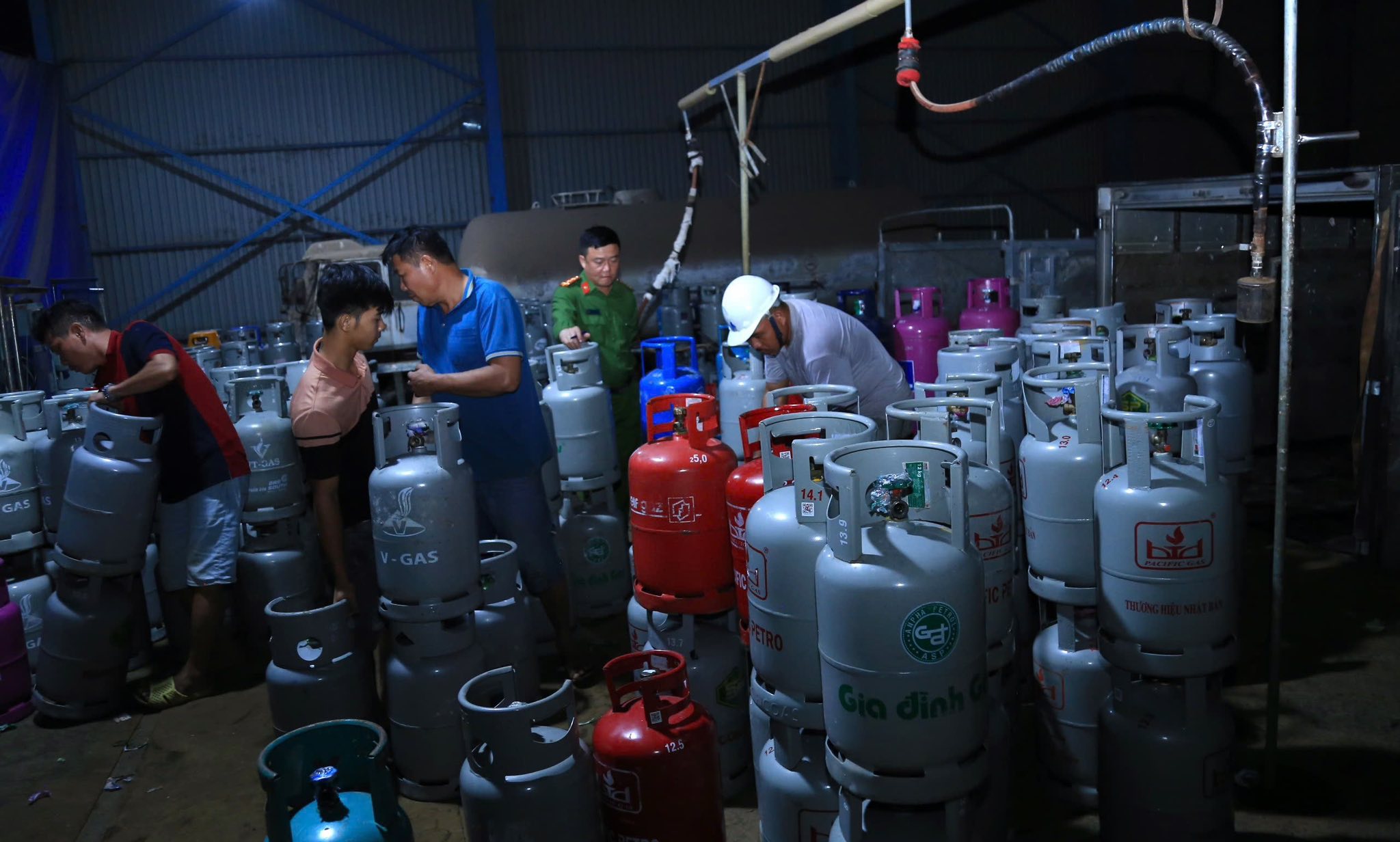 &ldquo;Giật m&igrave;nh&rdquo; kết quả kiểm tra c&aacute;c cơ sở kinh doanh gas lớn ở TP Bi&ecirc;n H&ograve;a, Đồng Nai- Ảnh 5.