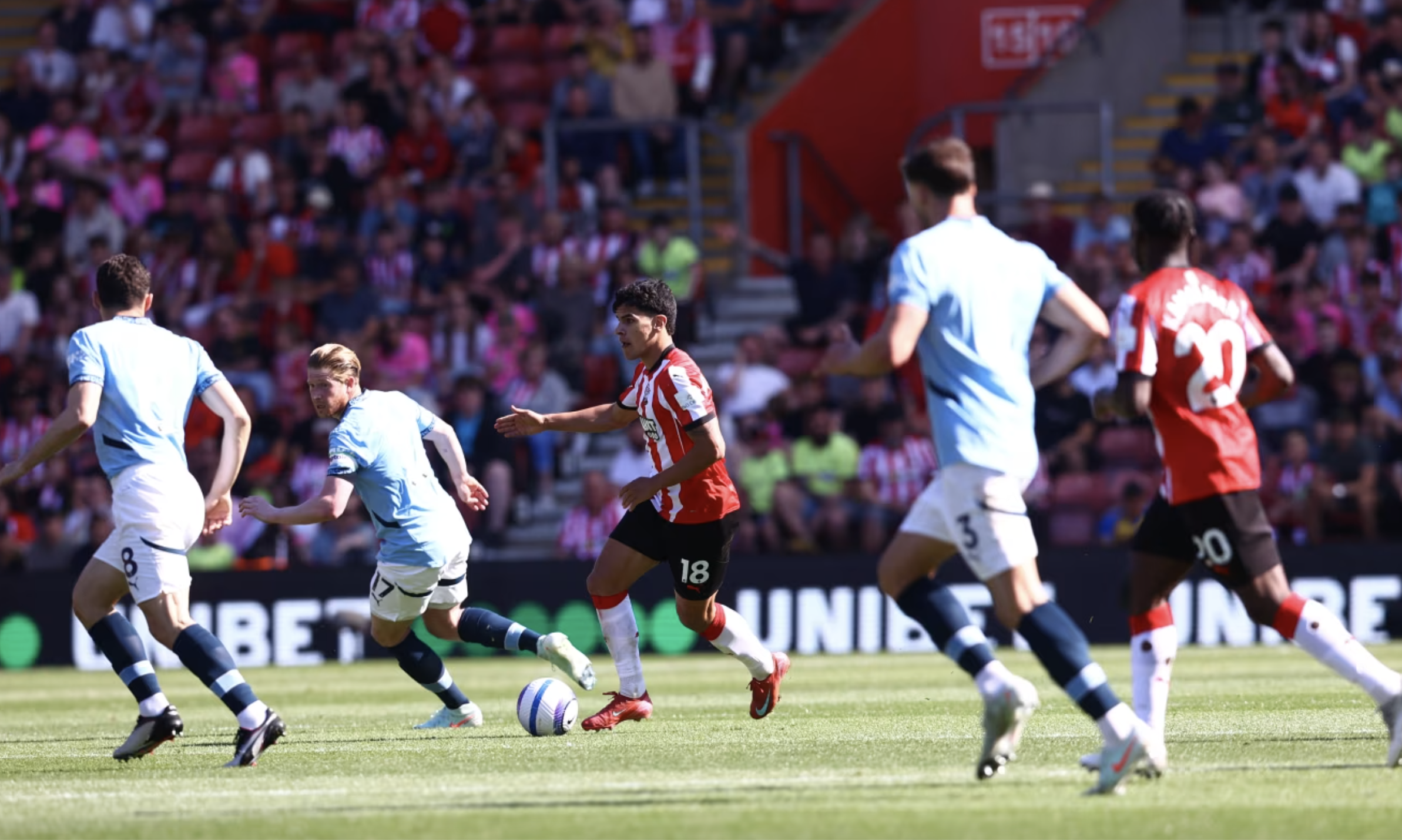 Ngoại hạng Anh: Man City sắp vỡ mộng &aacute; qu&acirc;n- Ảnh 1.