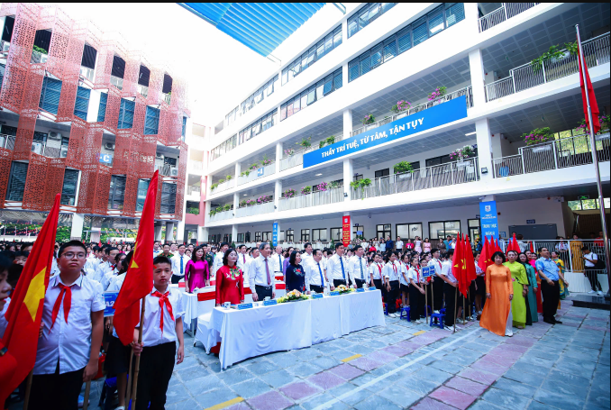 Thủ tướng chỉ đạo tuyển đủ bi&ecirc;n chế gi&aacute;o vi&ecirc;n, bảo đảm dạy 2 buổi/ng&agrave;y- Ảnh 1.