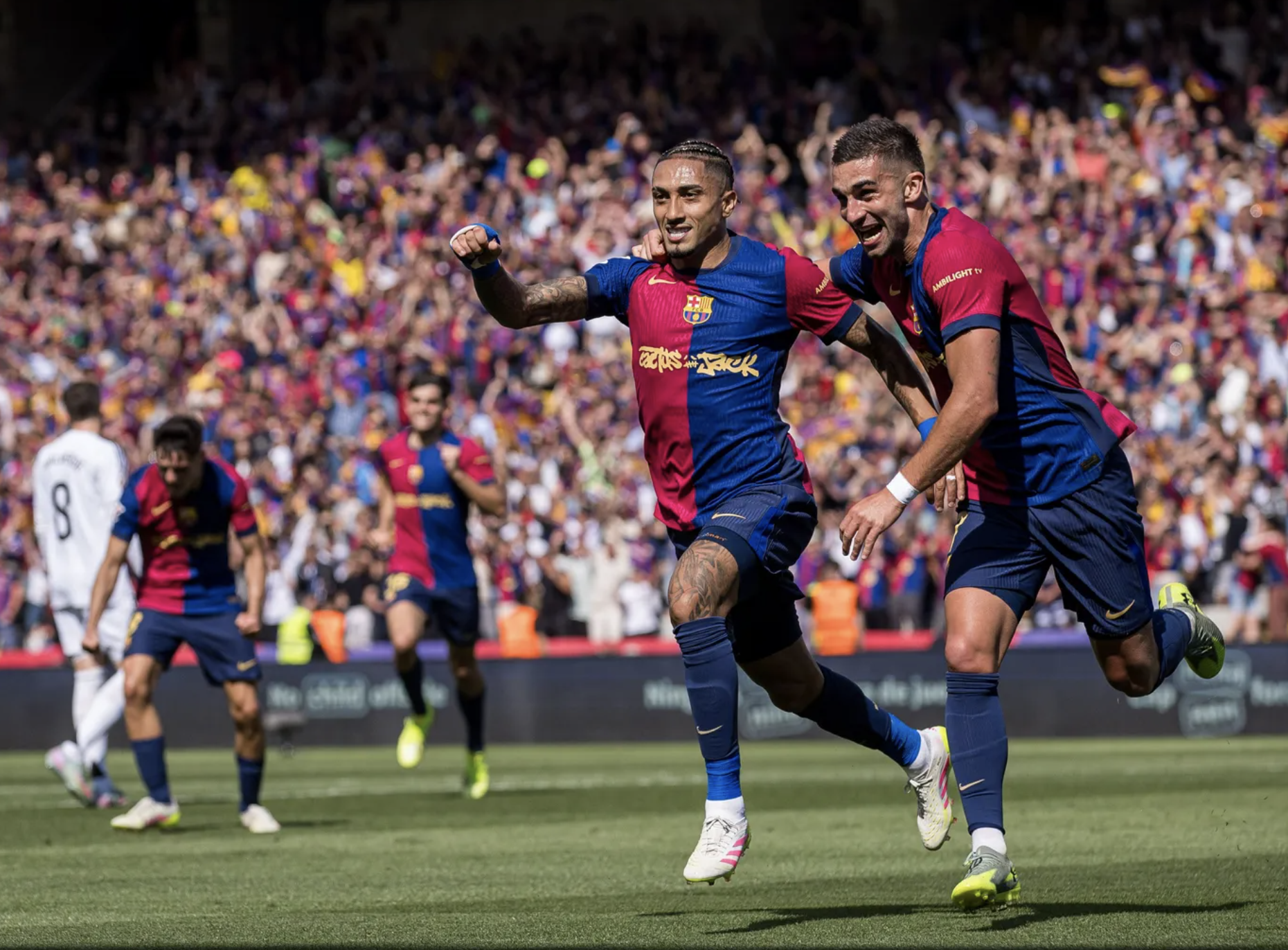 Rực lửa si&ecirc;u kinh điển, Barcelona tiến s&aacute;t ng&ocirc;i vương La Liga - Ảnh 6.