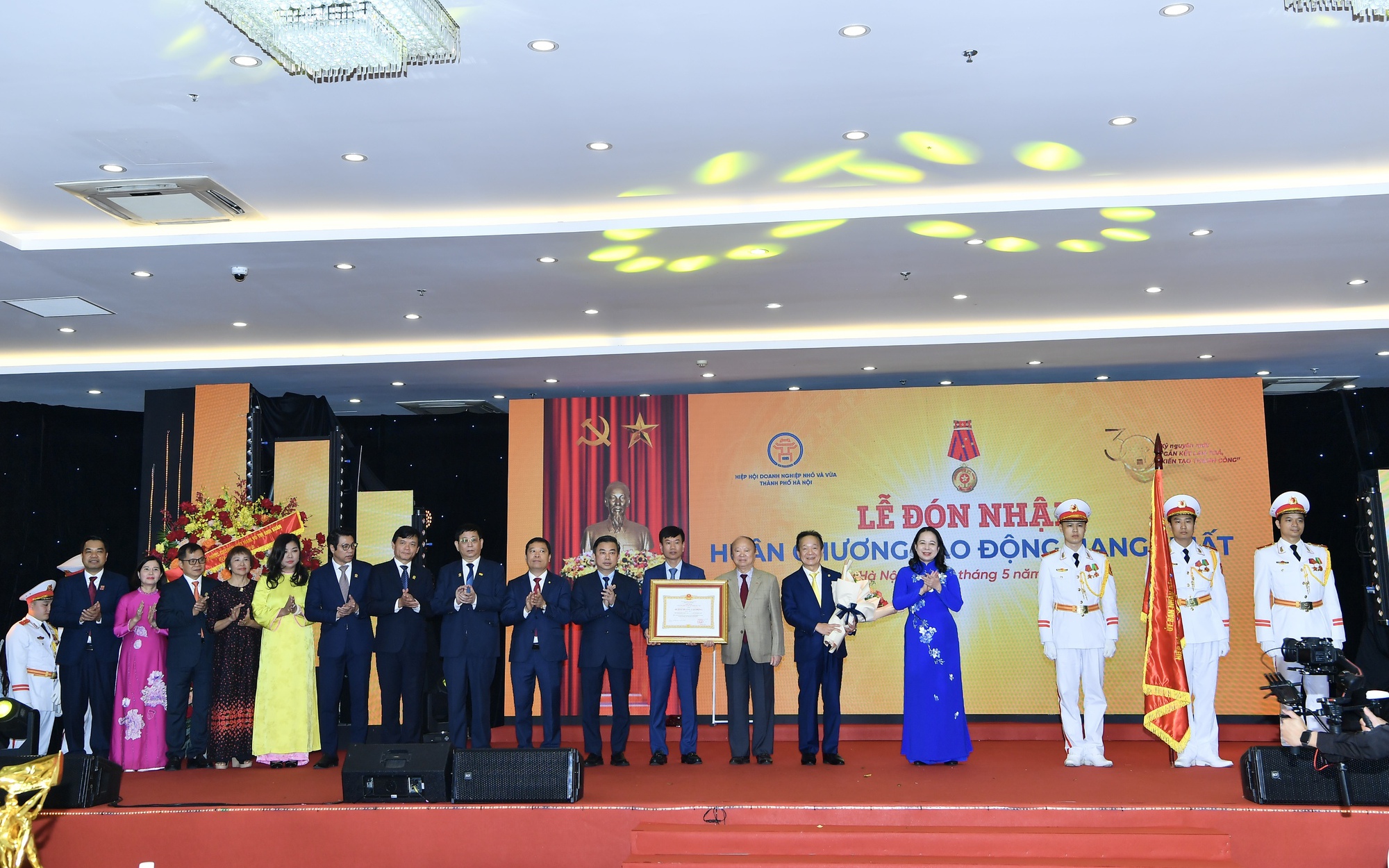 Hiệp hội Doanh nghiệp nhỏ và vừa TP Hà Nội đón nhận Huân chương Lao động hạng Nhất
