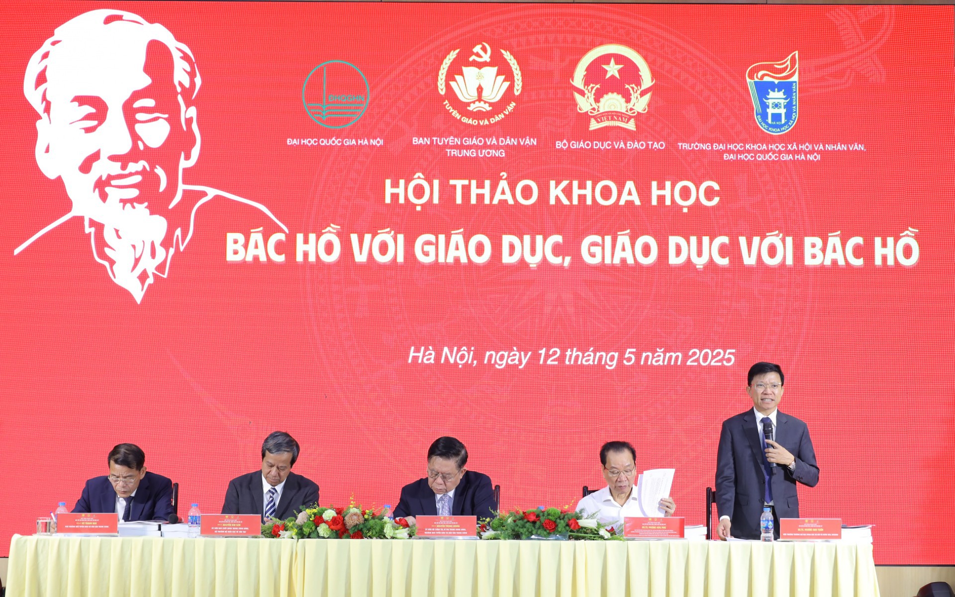 L&atilde;nh đạo TP HCM d&acirc;ng hoa tưởng niệm Chủ tịch Hồ Ch&iacute; Minh- Ảnh 4.