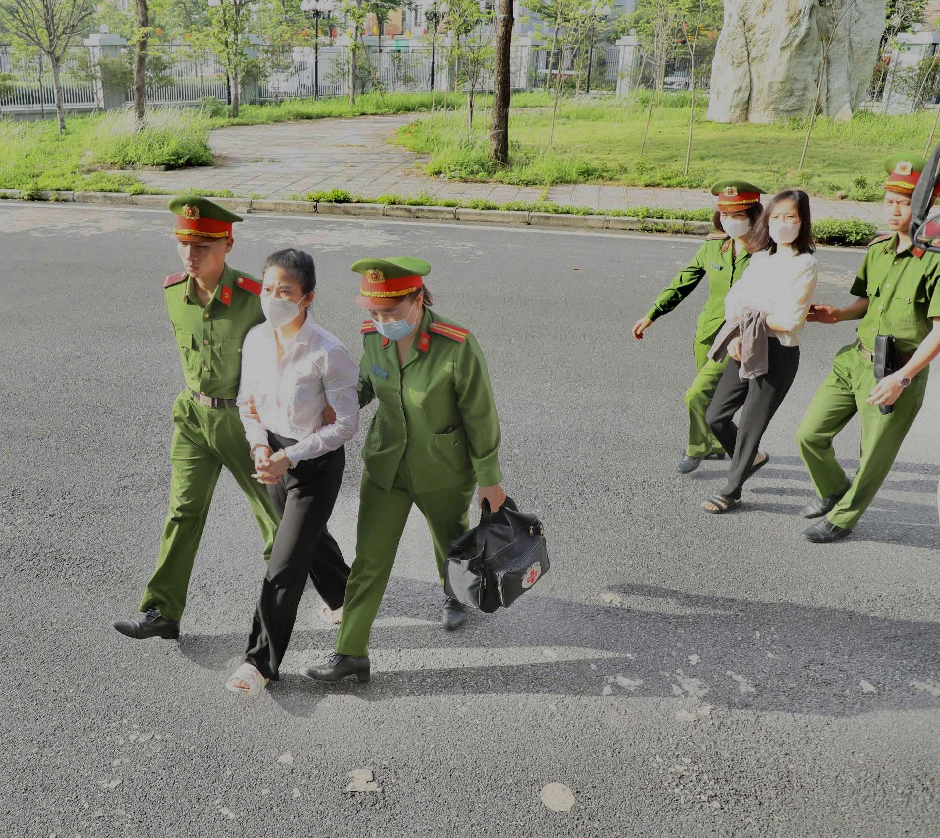 H&ocirc;m nay, cựu thứ trưởng Bộ TN-MT Nguyễn Linh Ngọc hầu to&agrave; - Ảnh 5.
