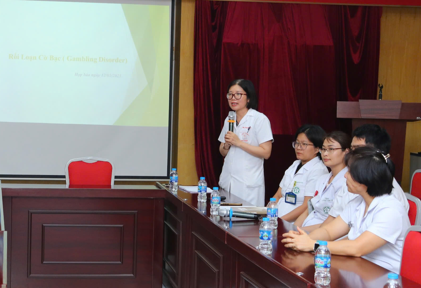 Nghiện chứng kho&aacute;n, người phụ nữ phải điều trị t&acirc;m thần- Ảnh 3.