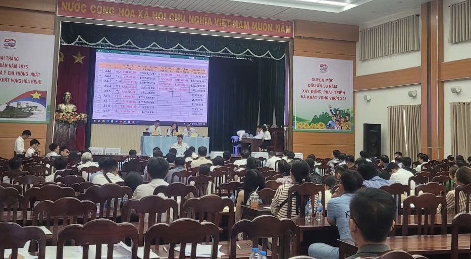B&agrave; Rịa - Vũng T&agrave;u: Xuy&ecirc;n trưa đấu gi&aacute; 182 l&ocirc; đất- Ảnh 2.