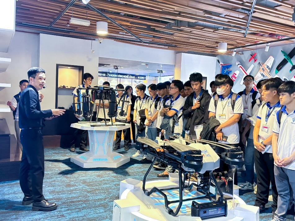 150 sinh viên xuất sắc Trường Đại học Cần Thơ vượt 180 km đến thăm CT INNOVATION HUB- Ảnh 2.