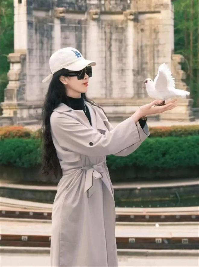 Người đẹp bị bỏng khi biểu diễn m&uacute;a "v&aacute;y lửa"- Ảnh 3.